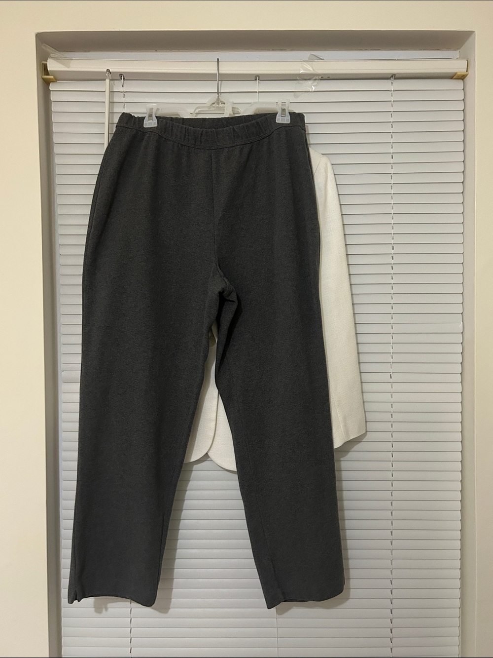 Preswick & Moore Charcoal Gray Knit Pants with White Side Detail